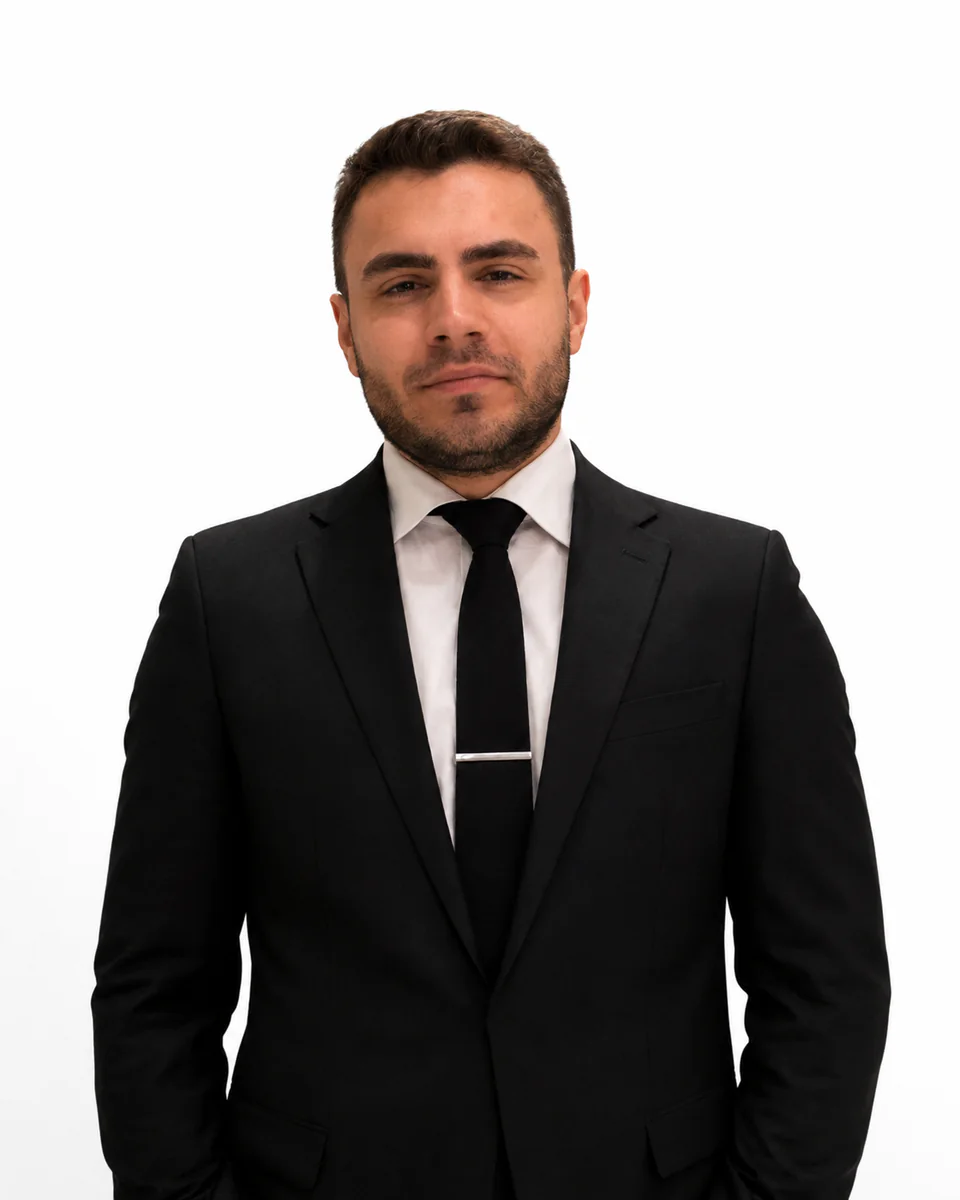 Av. Eren Evren portresi